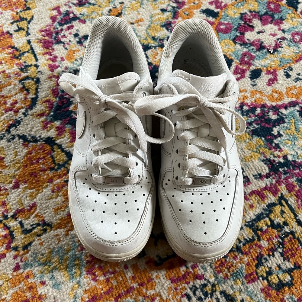 White Nike Air Force 1